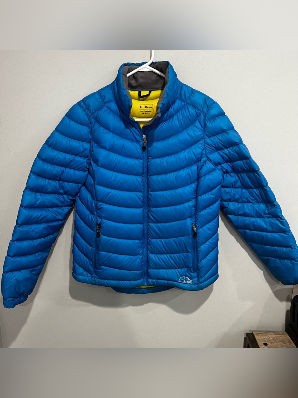 womens L.L. Bean goose down packable hiking jacket Mv ultralight bright blue